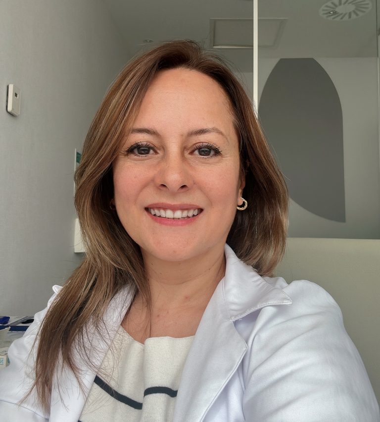 Dra. Adriana Rodríguez García - Especialista en Cirugía Plástica Facial en Málaga